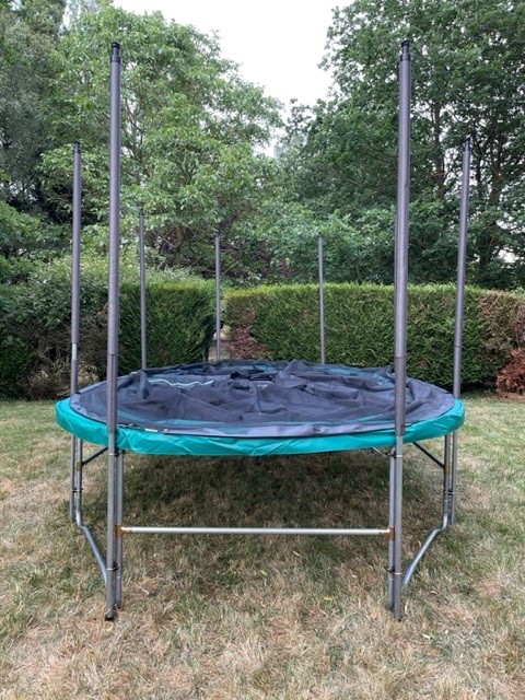 installer arc en fibre de verre trampoline