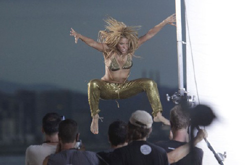 Shakira sur un trampoline !