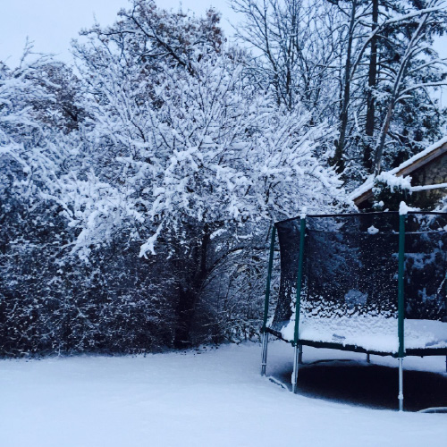 Entretenir son trampoline sous la neige