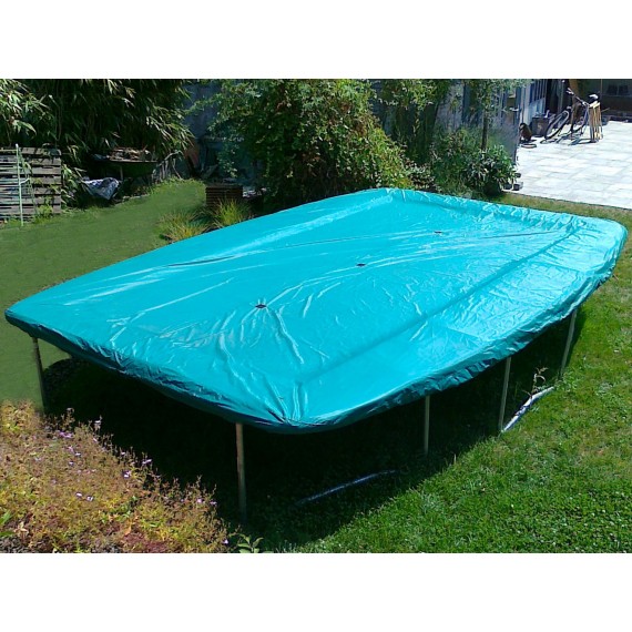 Housse installée dans un jardin sur l'Apollo Sport 300 Housse installée dans un jardin sur l'Apollo Sport 300