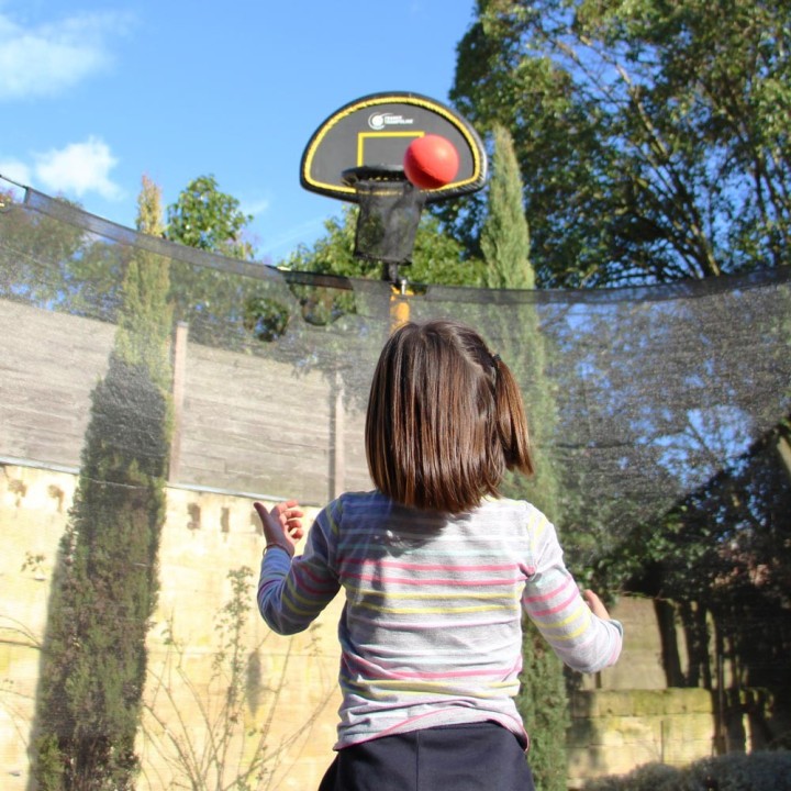 jeu pour trampoline, panier de basket