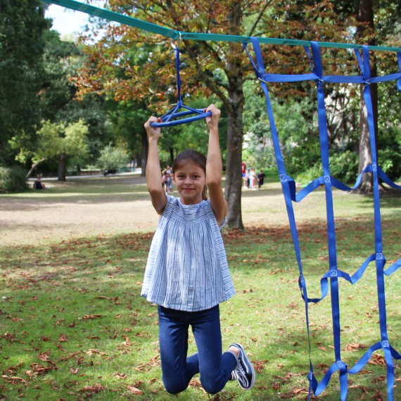 Roue suspendue pour parcours Ninja 