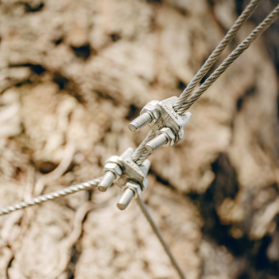 Serre cable pour tyrolienne de jardin