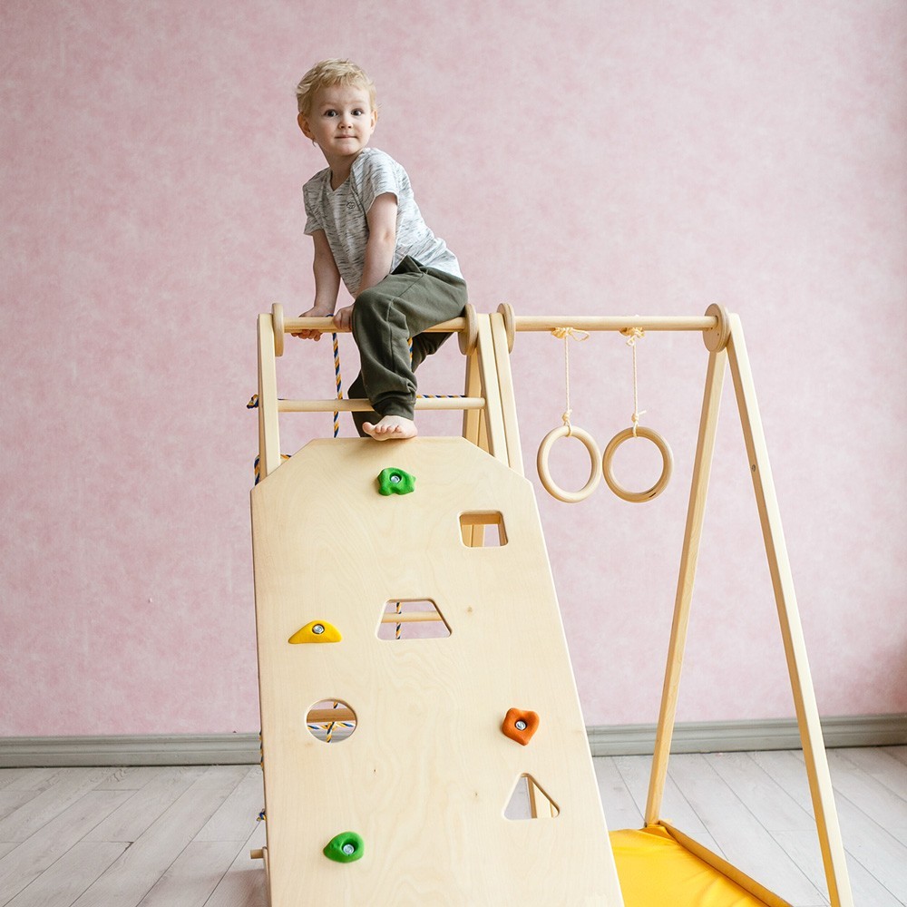 Conseils de pros pour construire un mur d'escalade pour enfant chez vous