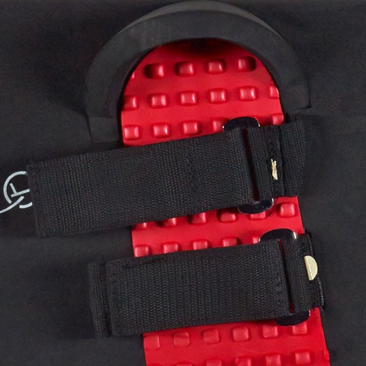 Zoom sur l'attache des pieds sur la planche 