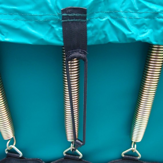 Fixation de la housse premium sous le trampoline  Fixation de la housse premium sous le trampoline