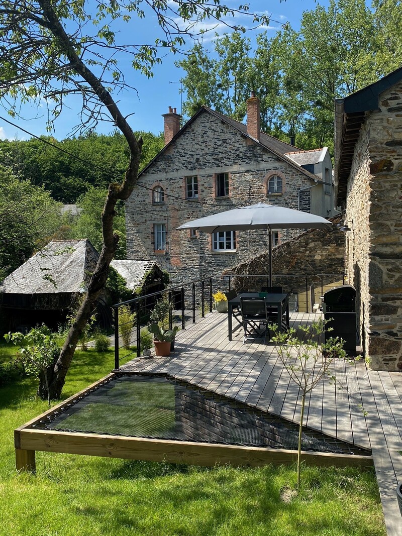 Prolongement de terrasse avec un filet d'extérieur 