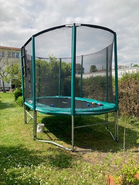 choisir dimension d'un trampoline petit jardin