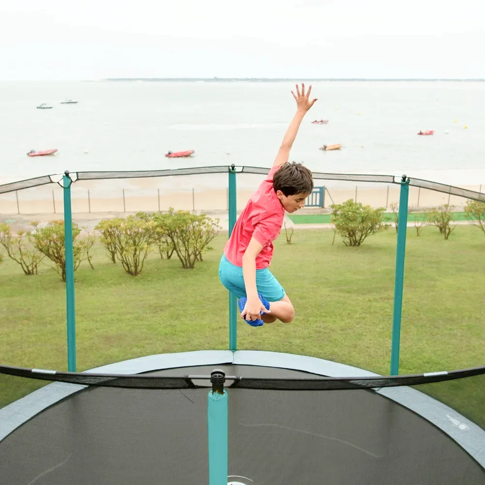 Trampoline Start'Up 430 au bord de la mer
