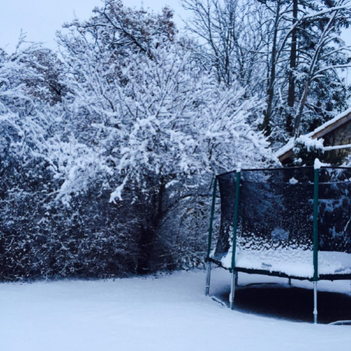 Faire du trampoline en Hiver