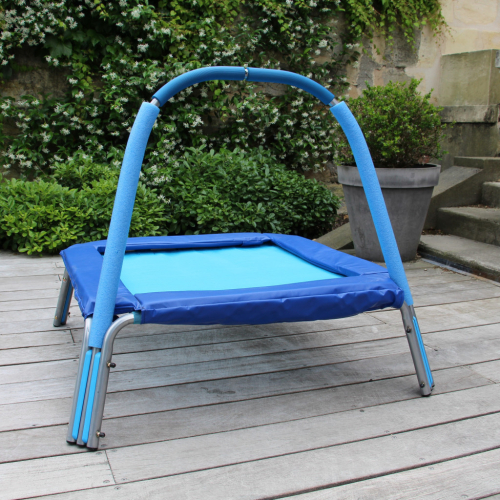 Est-il possible de mettre un trampoline sur une terrasse ?