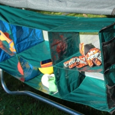 Les accessoires pour vous aider à garder votre trampoline propre.