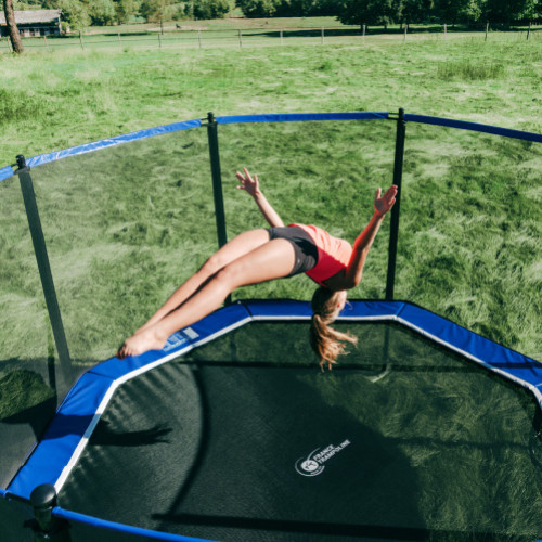 Le trampoline : l’équipement de sport indispensable à la maison !