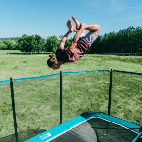 Le trampoline stimule l’ensemble du corps ! Découvrez ses biens faits en détails