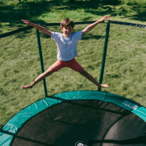 Le trampoline : Une manière ludique de faire pratiquer du sport à nos enfants !