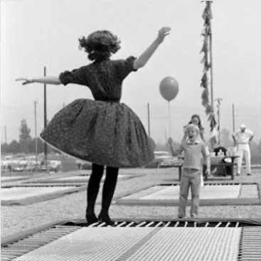 L'histoire du trampoline : un bond dans le passé pour mieux sauter dans l'avenir