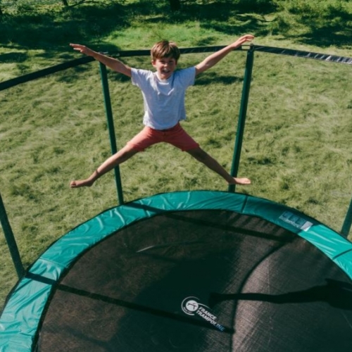Le poids incroyable qu'un trampoline peut supporter ! 